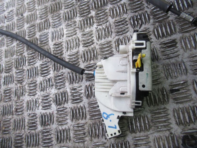 MASERATI GHIBLI M157 ZAMEK DRZWI LEWY PRZÓD 670030621