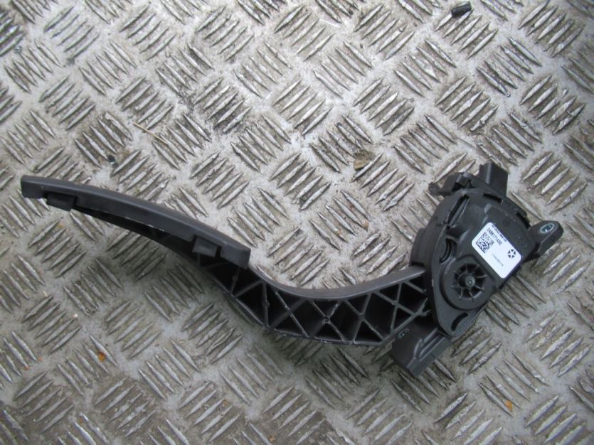 MASERATI GHIBLI 3.0 d PEDAŁ GAZU 04861714AE