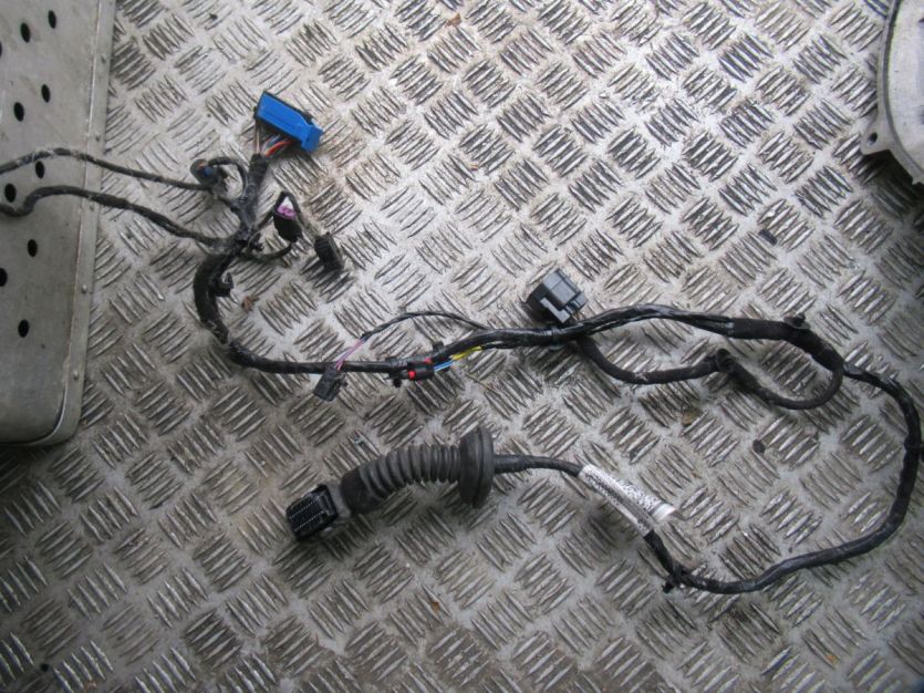 MASERATI GHIBLI 3.0 d WIĄZKA INSTALACJA DRZWI 06700086030