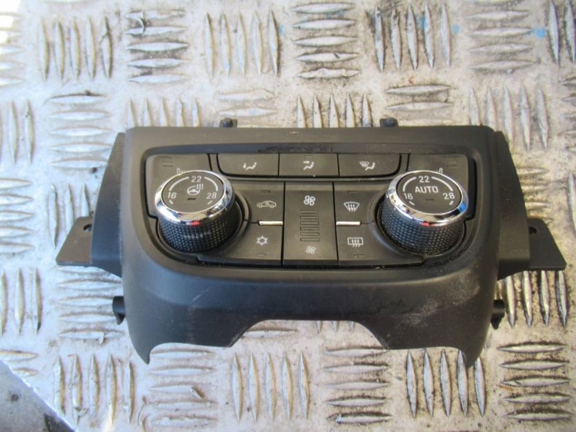 OPEL ZAFIRA C LIFT 2017 R. 2.0 TDCI PANEL NAWIEWU PRZEŁACZNIKI 39081560