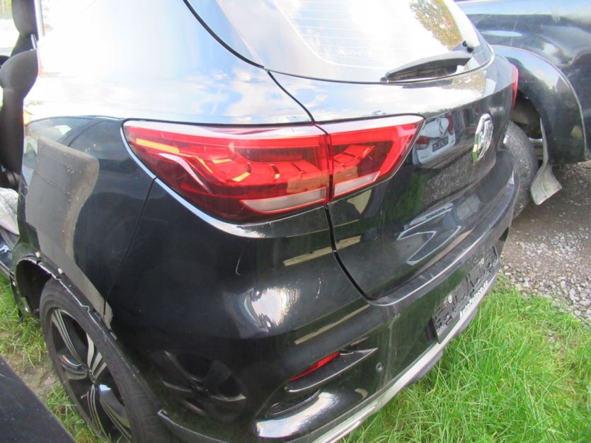 MG MG ZS LIFT 2023 R. BŁOTNIK LEWY TYŁ 5PBC