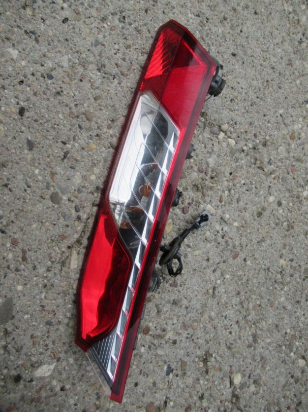 FORD TRANSIT CONNECT MK2 LIFT 2022 LAMPA LEWY TYŁ