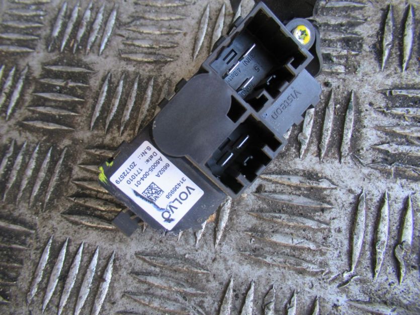 VOLVO V40 II lift R DESING T4 REZYSTOR DMUCHAWY 31436958