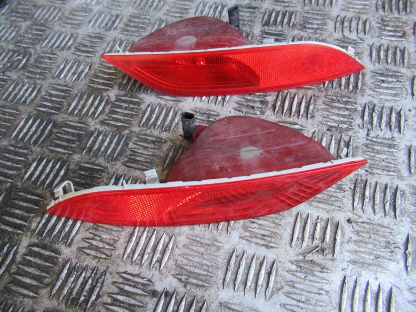 VOLVO V40 II lift R DESING T4 LAMPKI ZDERZAKA TYŁ