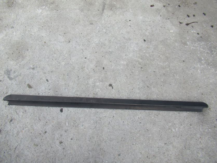 DACIA DUSTER I LIFT ZGARNIACZ SZYBY LEWY PRZÓD