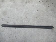 DACIA DUSTER I LIFT ZGARNIACZ SZYBY LEWY PRZÓD