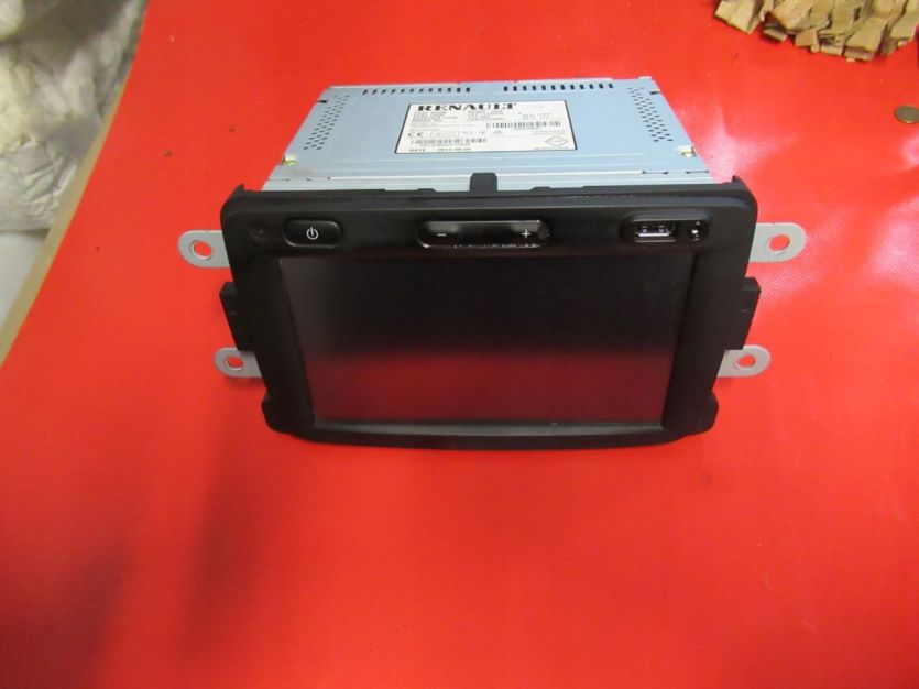 DACIA DUSTER I LIFT RADIO 821153855R A