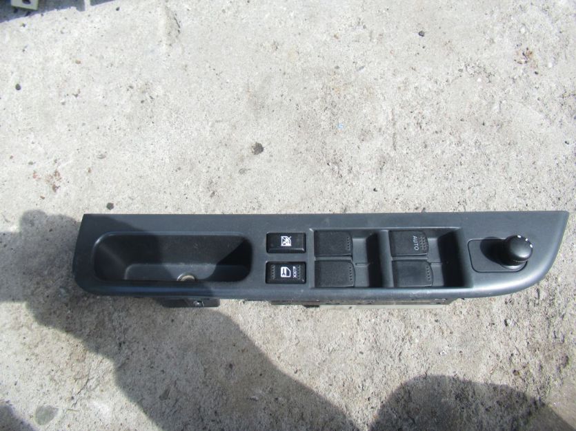 SUZUKI SWIFT MK6 1.3 16V PRZEŁĄCZNIK SZYB LEWY