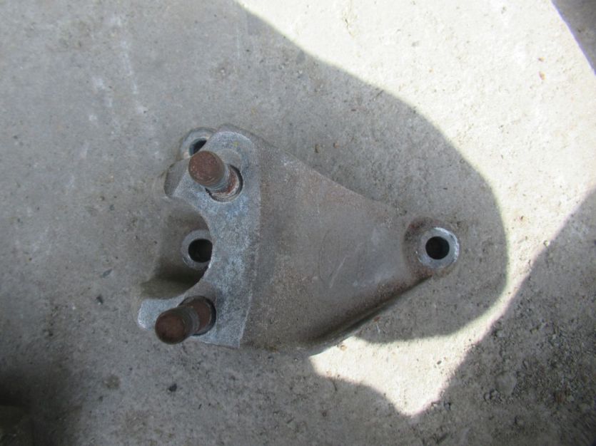 TRANSIT COURIER MK2 1.5 TDCI PODUSZKA ŁAPA SKRZYNI