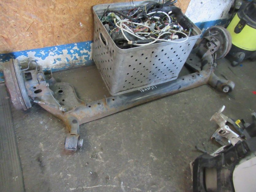 TRANSIT COURIER MK2 OŚ TYLNA BELKA TYŁ WYSYŁKA