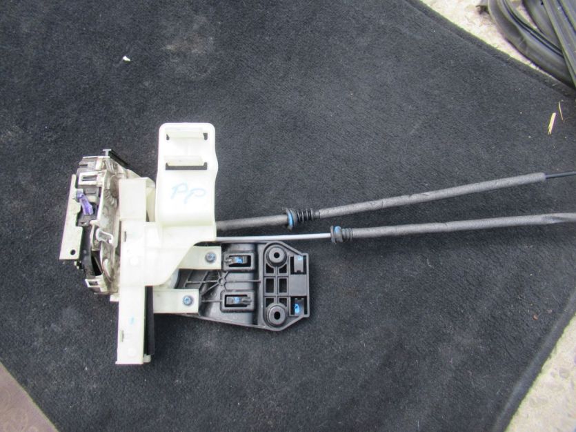 JEEP WRANGLER JL SAHARA 4D 2018 R. ZAMEK DRZWI PRAWY PRZÓD P68282954AA