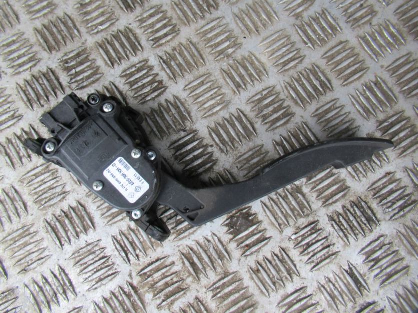 DACIA DUSTER I 2011 R. PEDAŁ GAZU 8200386506D