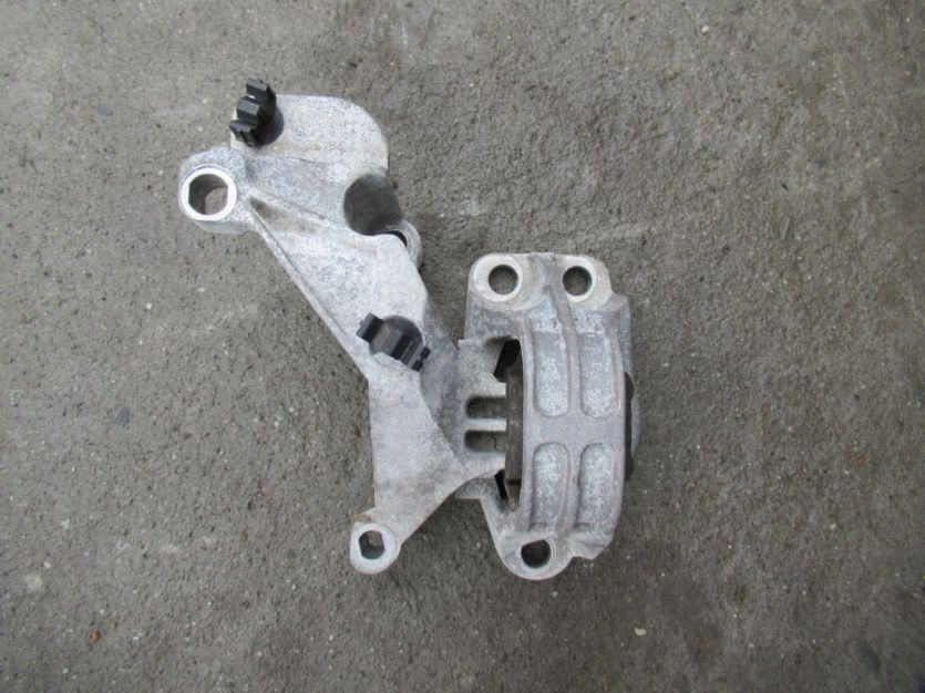 DACIA DUSTER I 2011 R. PODUSZKA ŁAPA SILNIKA