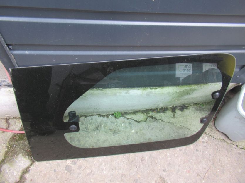 DACIA DOKKER SZYBA LEWY TYŁ 2013