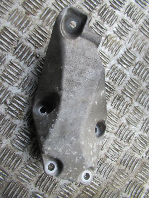 BMW 4 F36 430i 16 r. ŁAPA SILNIKA 185747 6861401