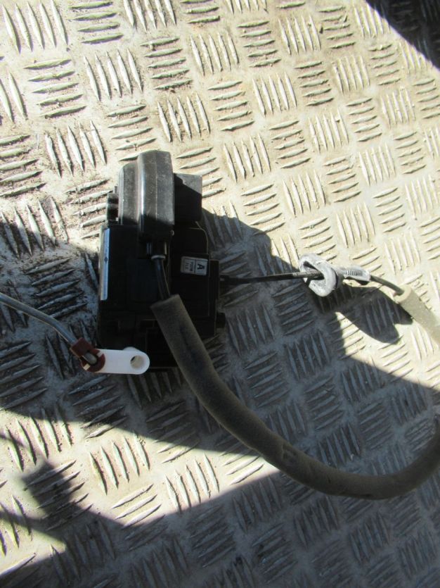 RENAULT KOLEOS I LIFT 2013 R. ZAMEK LEWY PRZÓD P32M 3PIN