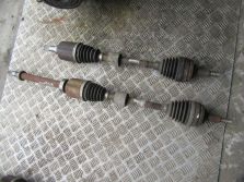 DACIA DUSTER I 2012 R. 1.6 2WD POŁOŚ LEWA 391015061R