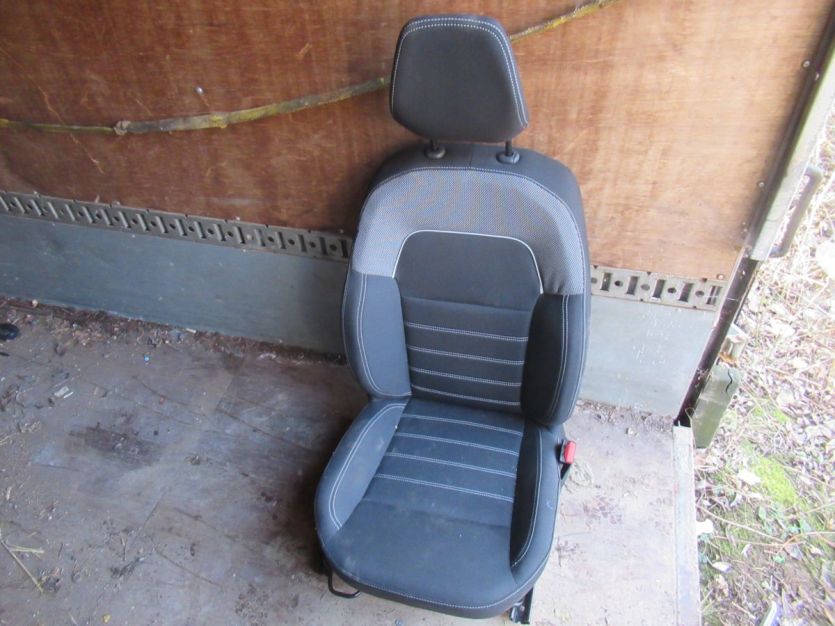 DACIA JOGGER 2023 1.0 TCE FOTEL PRAWY