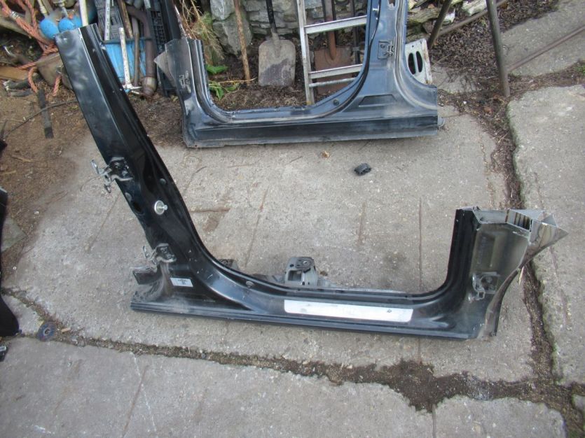 DACIA LODGY PRÓG PRAWY SŁUPEK