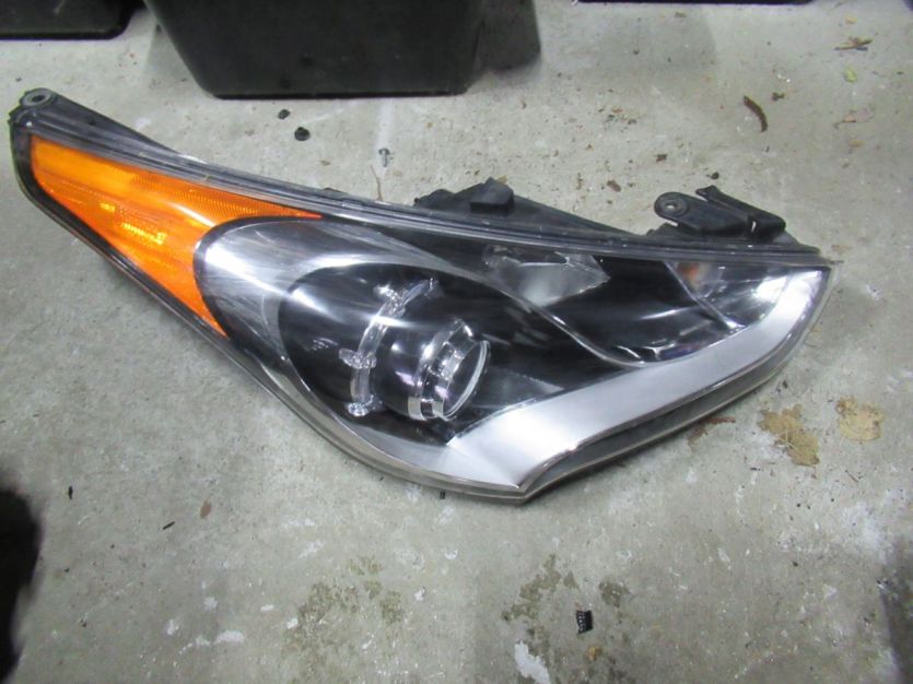 HYUNDAI VELOSTER LAMPA PRAWA PRAWY PRZÓD 92102-2V WYSYŁKA