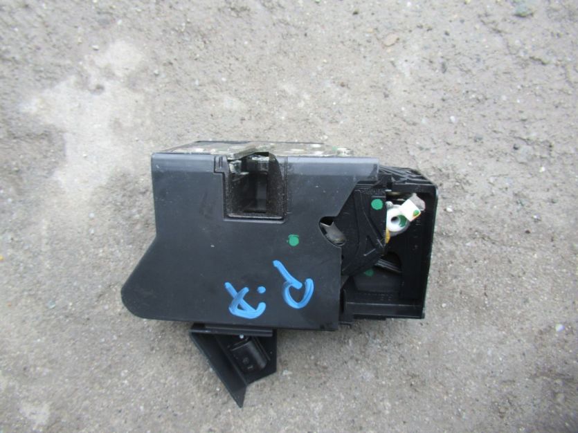 SANDERO II STEPWAY LIFT 18 R. ZAMEK PRAWY PRZÓD