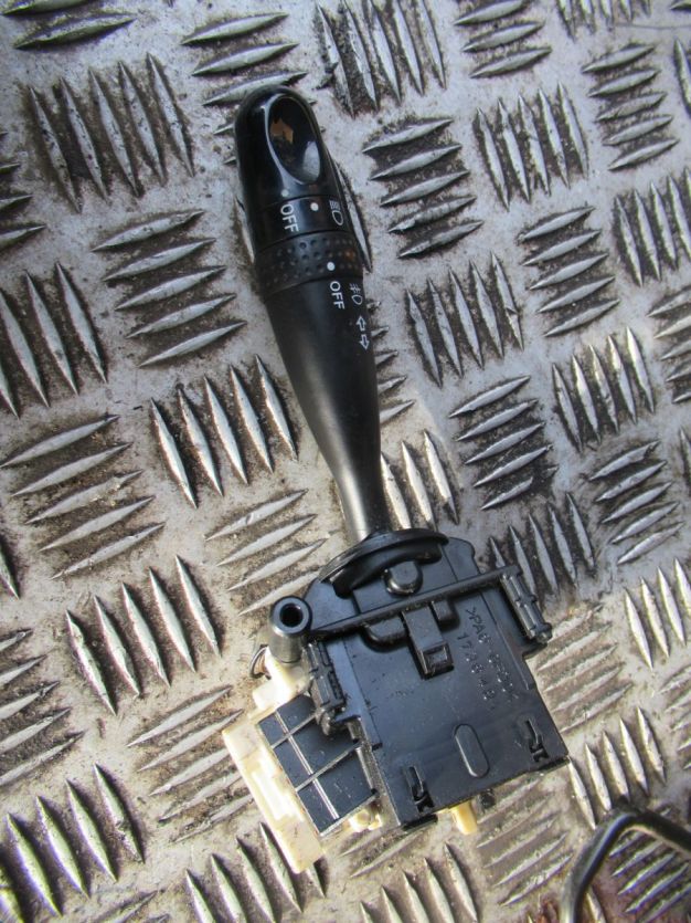 toyota rav4 II II 2.0 D PRZEŁĄCZNIK SWIATEŁ 2002 R.