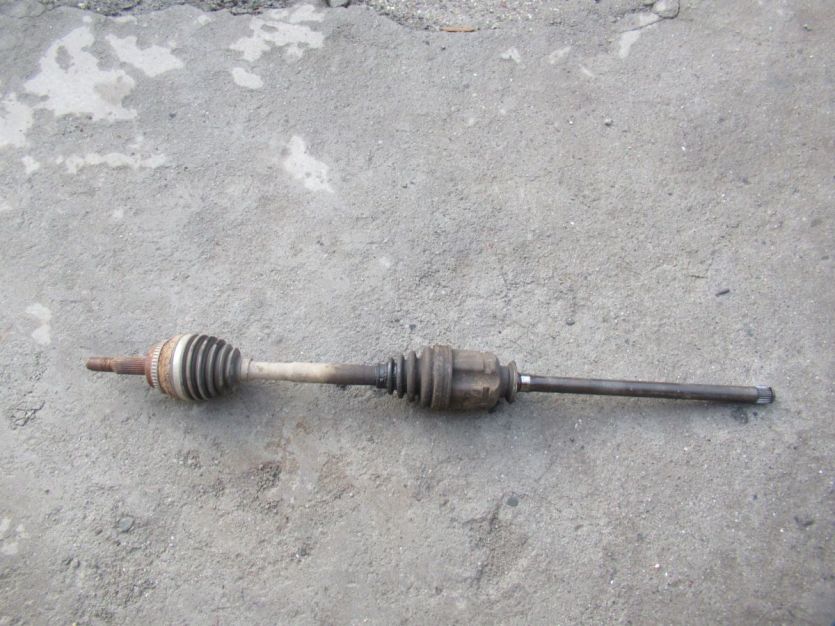 toyota rav4 II II 2.0 D. PÓŁOŚ PRAWA 2002 R.