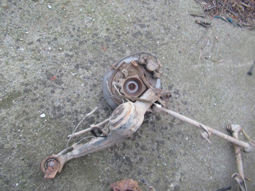 toyota rav4 II rav-4 II 2.0 D 2002 R. WAHACZ PRAWY TYŁ TYŁ 116KM 2.0 D