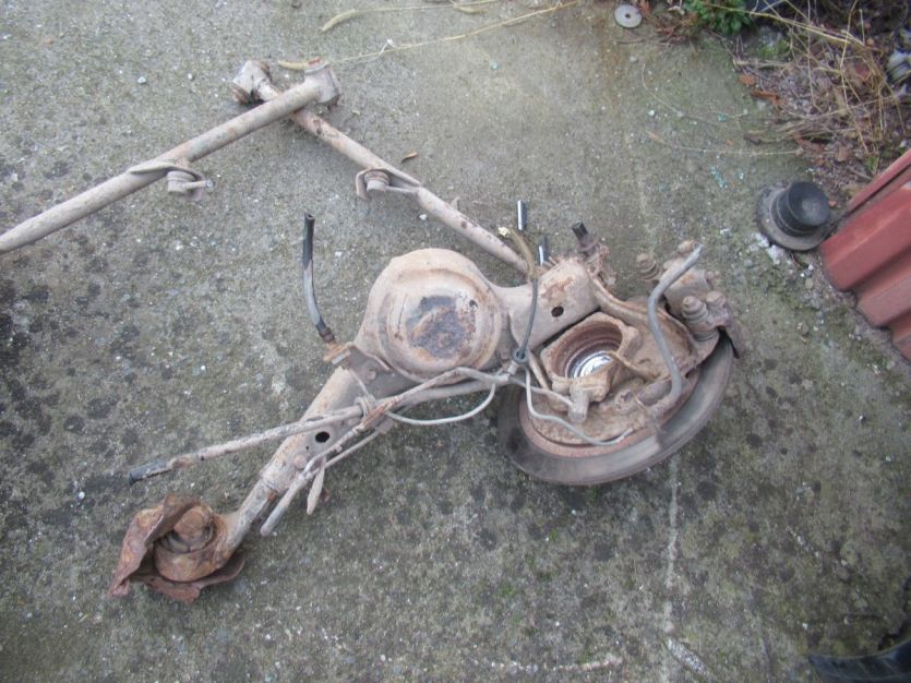 toyota rav4 II rav-4 II 2.0 D 2002 R. WAHACZ LEWY TYŁ TYŁ 116KM 2.0 D