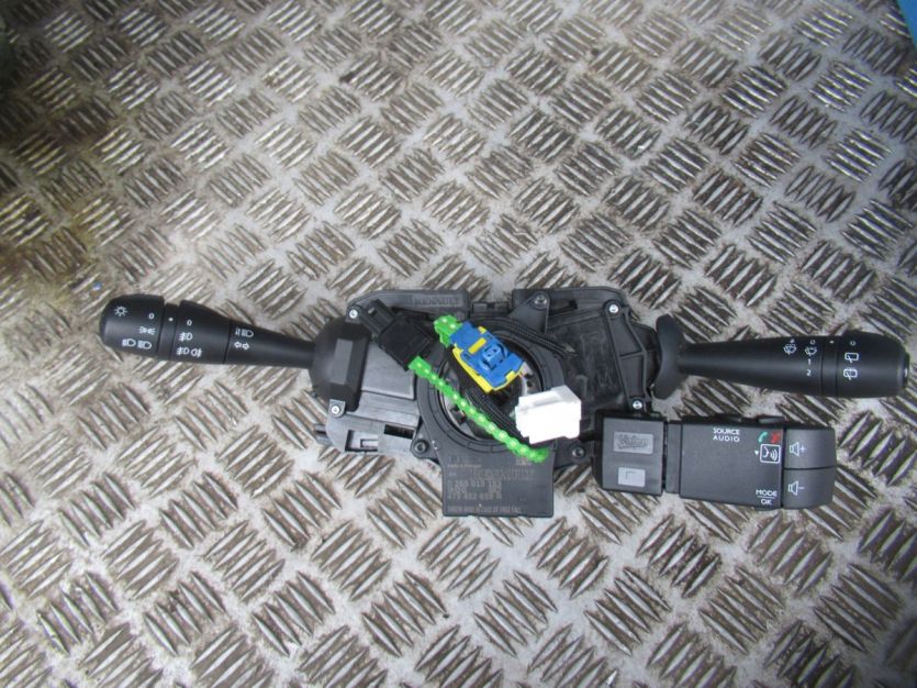 SANDERO II STEPWAY LIFT 19 R PRZEŁACZNIK POD KIEROWNICE