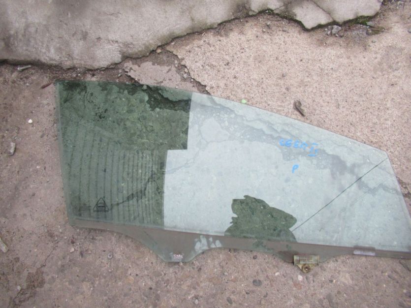 KIA CEED II HB 2014 R. SZYBA PRAWY PRZÓD 2014