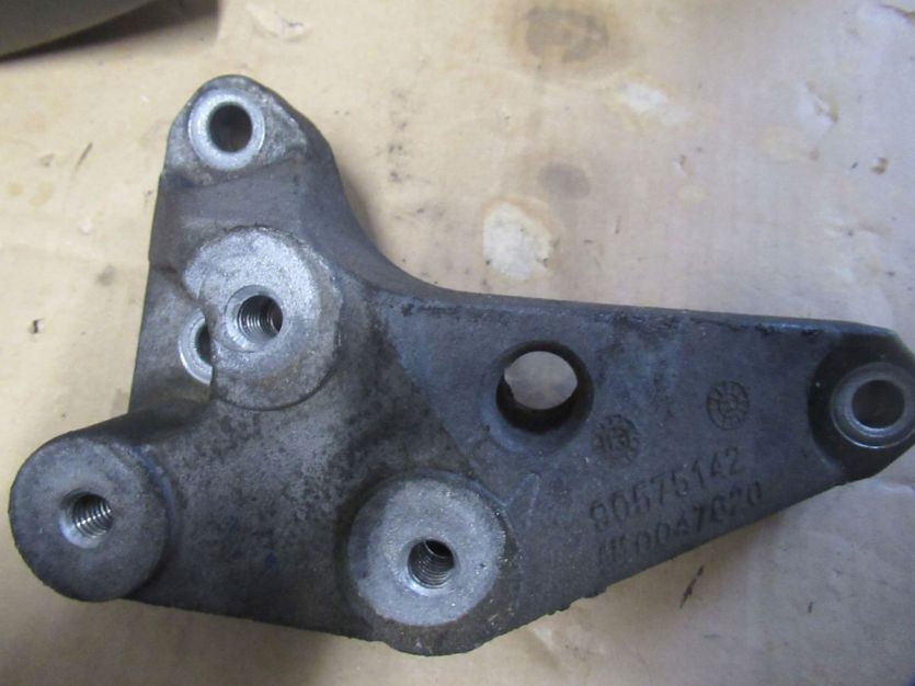 OPEL MERIVA B LIFT 1.4 T ŁAPA SILNIKA 90575124