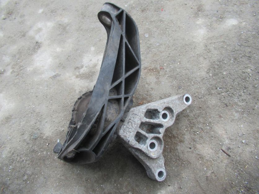 PEUGEOT 5008 II 2018 R. 1.2 THP PODUSZKA SILNIKA