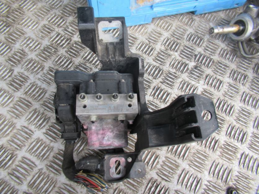 OPEL MERIVA B LIFT 1.4 T POMPA ABS 13440975