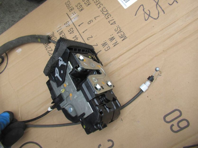 NISSAN JUKE I LIFT 2015 R. ZAMEK PRAWY PRZÓD 3PIN