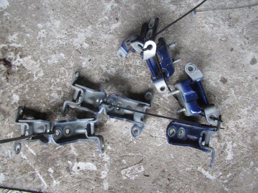 NISSAN JUKE I LIFT 2015 R. ZAWIASY DRZWI LEWY TYŁ RBN