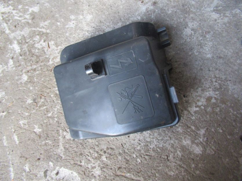 SANDERO II LIFT 2019 R. 0.9 900 TCE OBUDOWA SKRZYNKI BEZPIECZNIKÓW