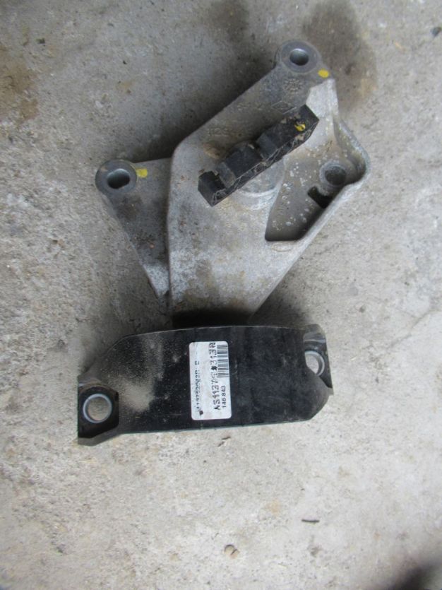 SANDERO II LIFT 2019 R. 900 0.9 TCE ŁAPA SILNIKA