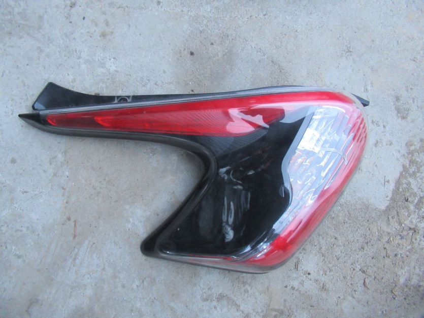NISSAN JUKE I LIFT 2015 R. LAMPA LEWY TYŁ EU L90049815
