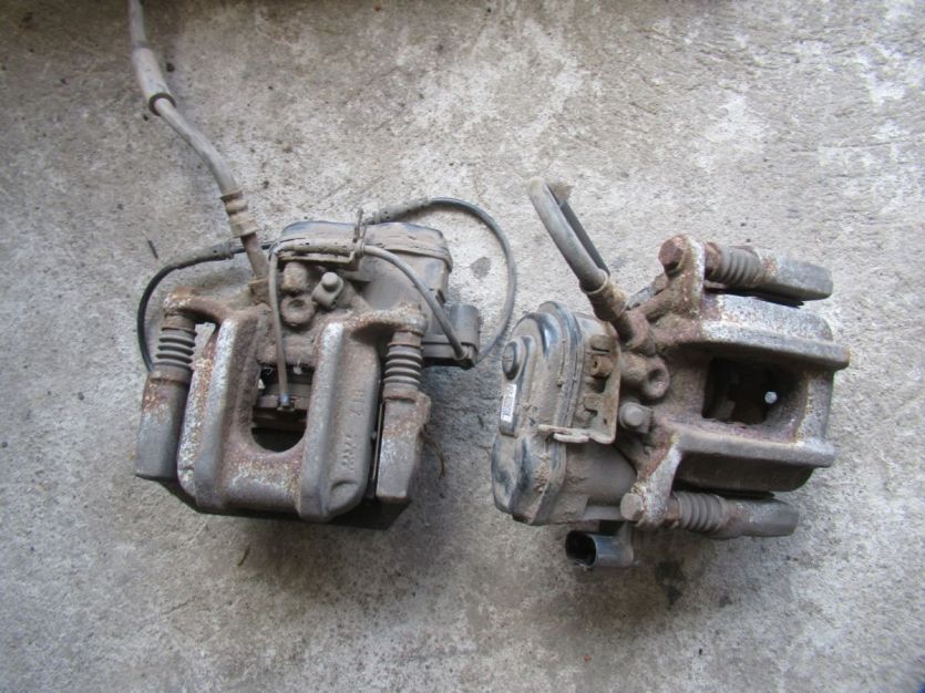 BMW F10 F11 2.0 D ZACISK HAMULCOWY LEWY TYŁ