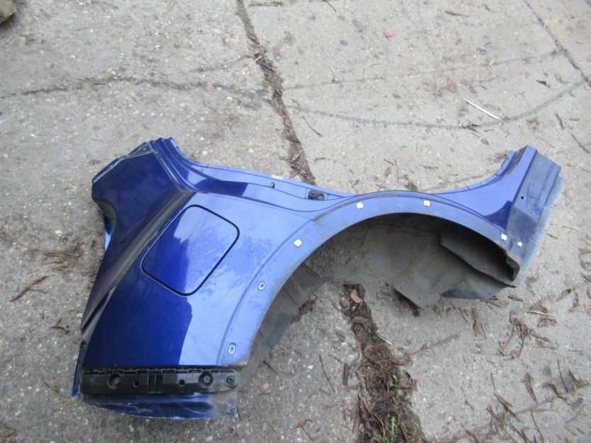 NISSAN JUKE I LIFT 2015 R. BŁOTNIK PRAWY TYŁ