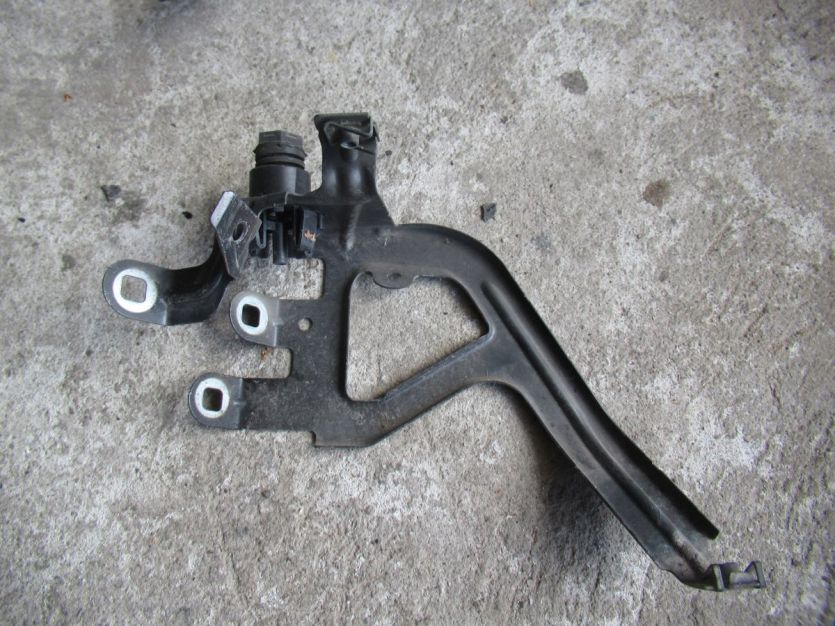 BMW F10 F11 2.0 D WSPORNIK ODBÓJ MASKI LEWY PRZÓD