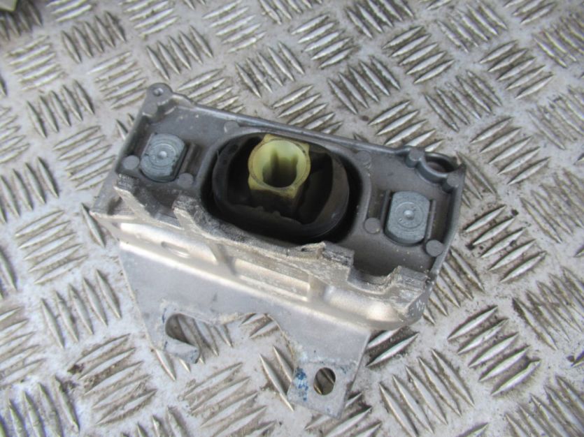 DACIA DUSTER I LIFT 1.6 SCE 4X4 ŁAPA SKRZYNI PODUSZKA