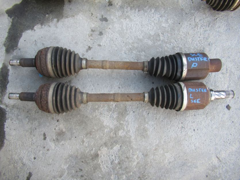 DACIA DUSTER I LIFT 1.6 SCE 4X4 PÓŁOS PRAWA PRAWY PRZÓD