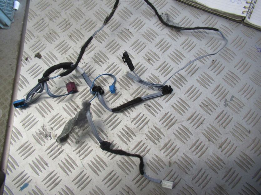 MERCEDES GLK X204 WIĄZKA DRZWI LEWY PRZÓD A2045407210/003