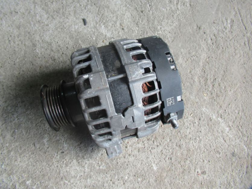 VOLVO V40 D2 2.0 D ALTERNATOR 31419101