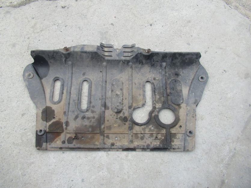 DACIA DUSTER I LIFT 1.6 16V OSŁONA POD SILNIK