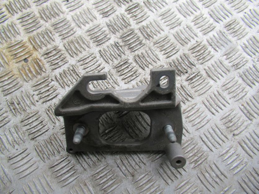 DACIA DUSTER I LIFT 1.6 16V PODUSZKA ŁAPA SKRZYNI