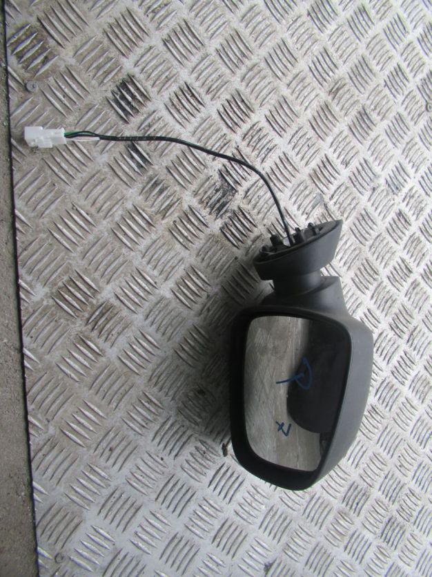 DACIA DUSTER I LIFT 1.6 16V LUSTERKO PRAWE 7PIN