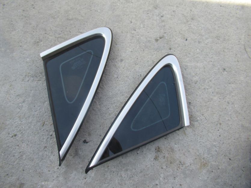 hyundai EQUUS GENESIS 2015 R. SZYBA PRAWY TYŁ